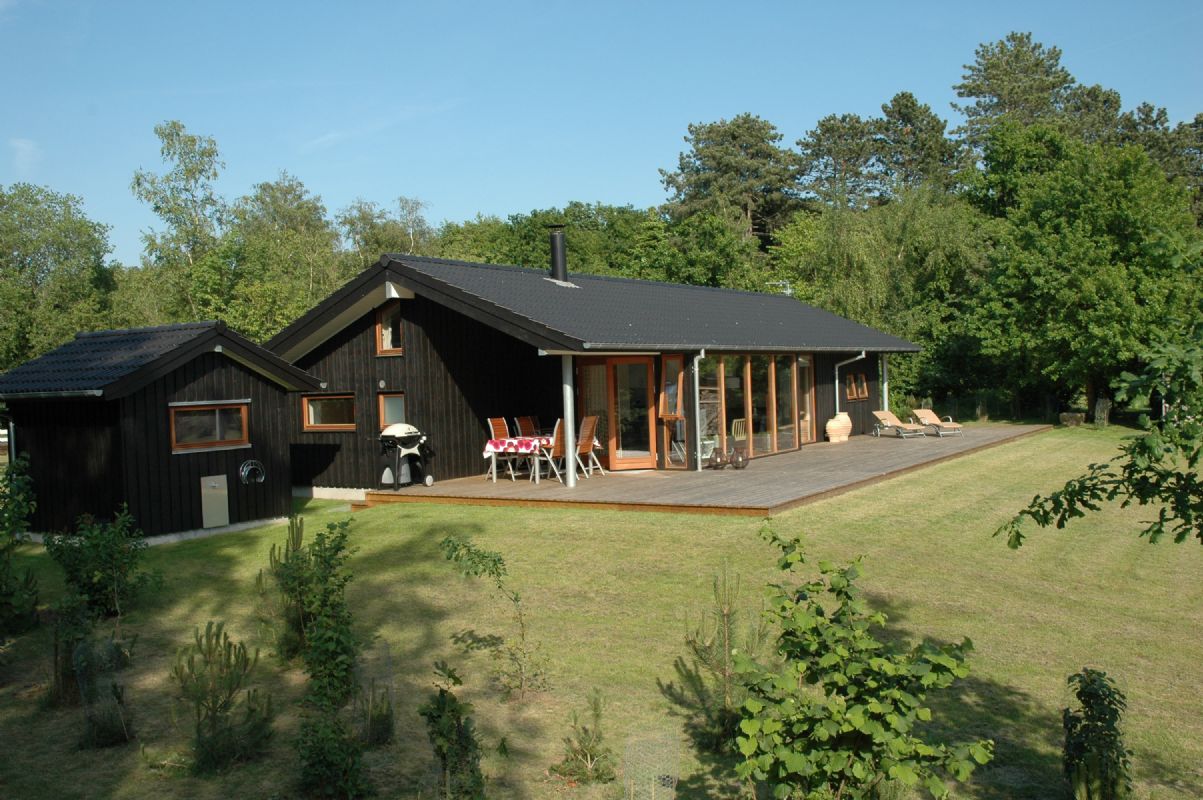 Luxury cottage for 8 people at Hesselbjerg Strand on Langeland with child-friendly sandy beach