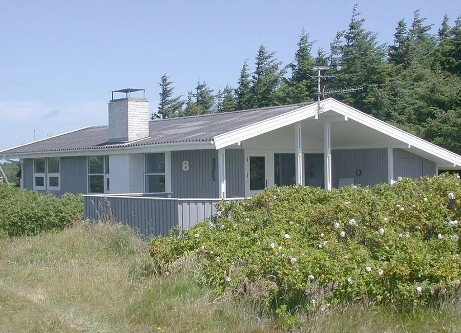 Well-maintained cottage for 5 people in Grnhj Strand south of Lkken<br>Close to the best beach